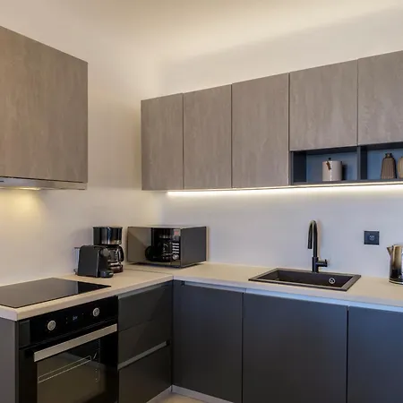 Sea Rock & Sky Private Mykonos 公寓式酒店 4*